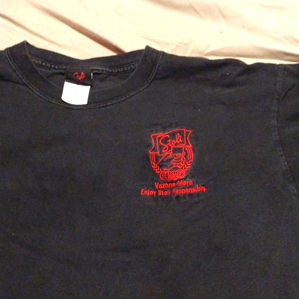 *3/$20 Bundle Deal Cleanout Sale* Vintage Stoli Vodka embroidered T-shirt Medium